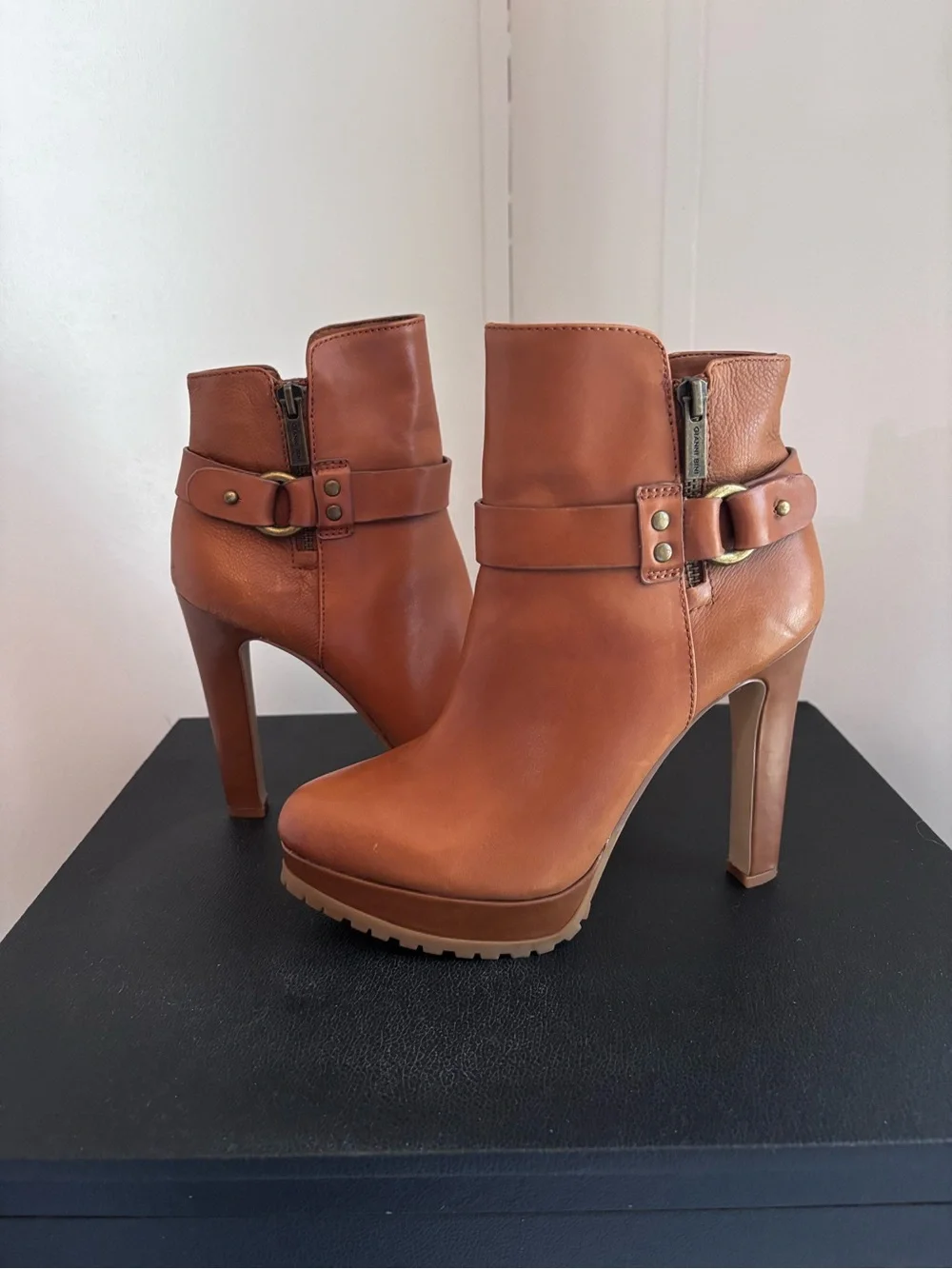 Gianni Bini Fayette O-Ring Buckle Leather Boots Cognac EUC Size 7